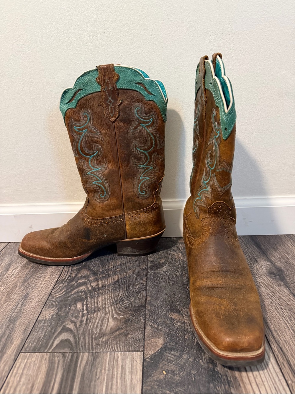 Justin Boots Brown Suede with turquoise details